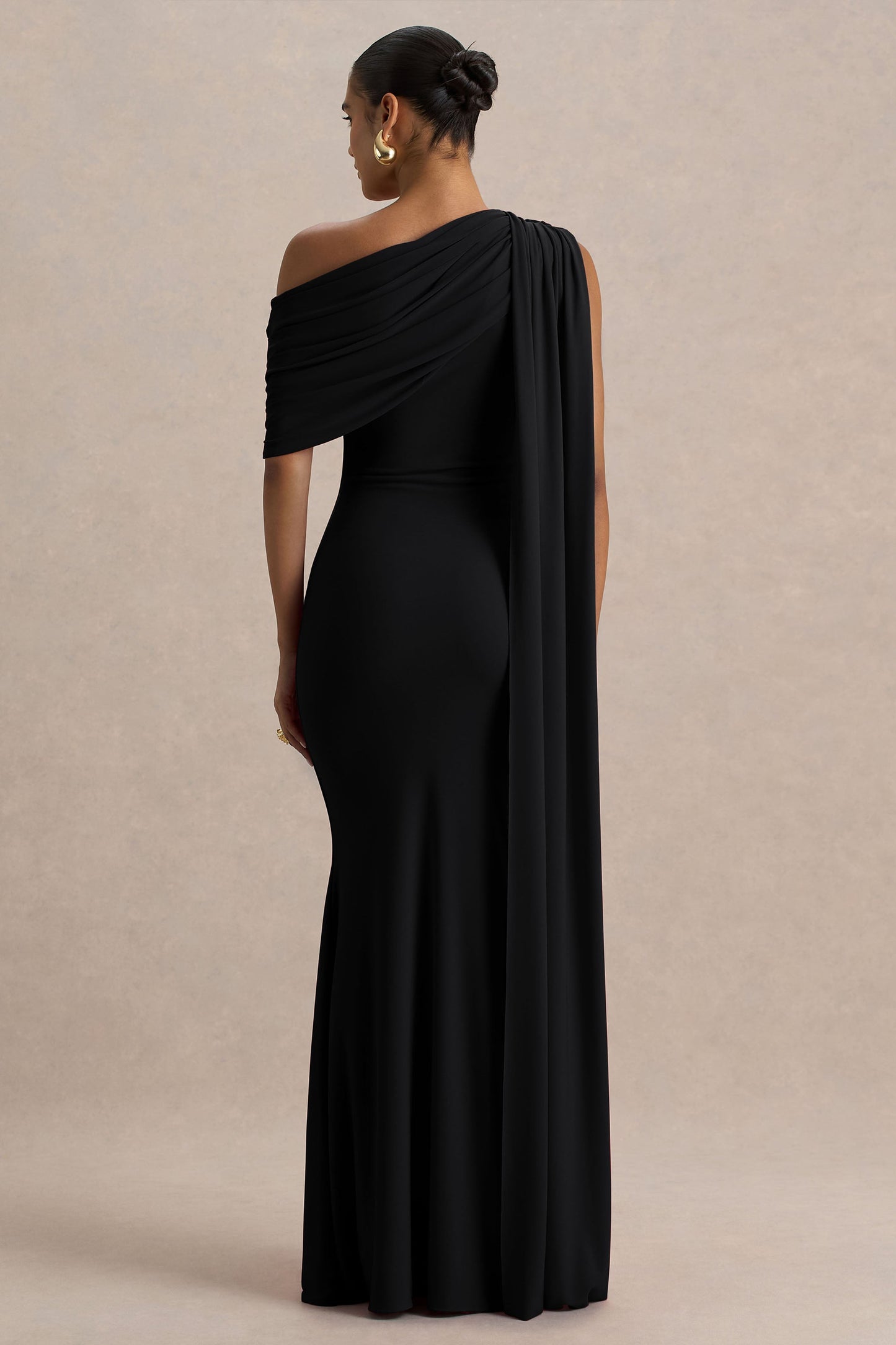 Zendaya | Black Asymmetric-Neck Fishtail