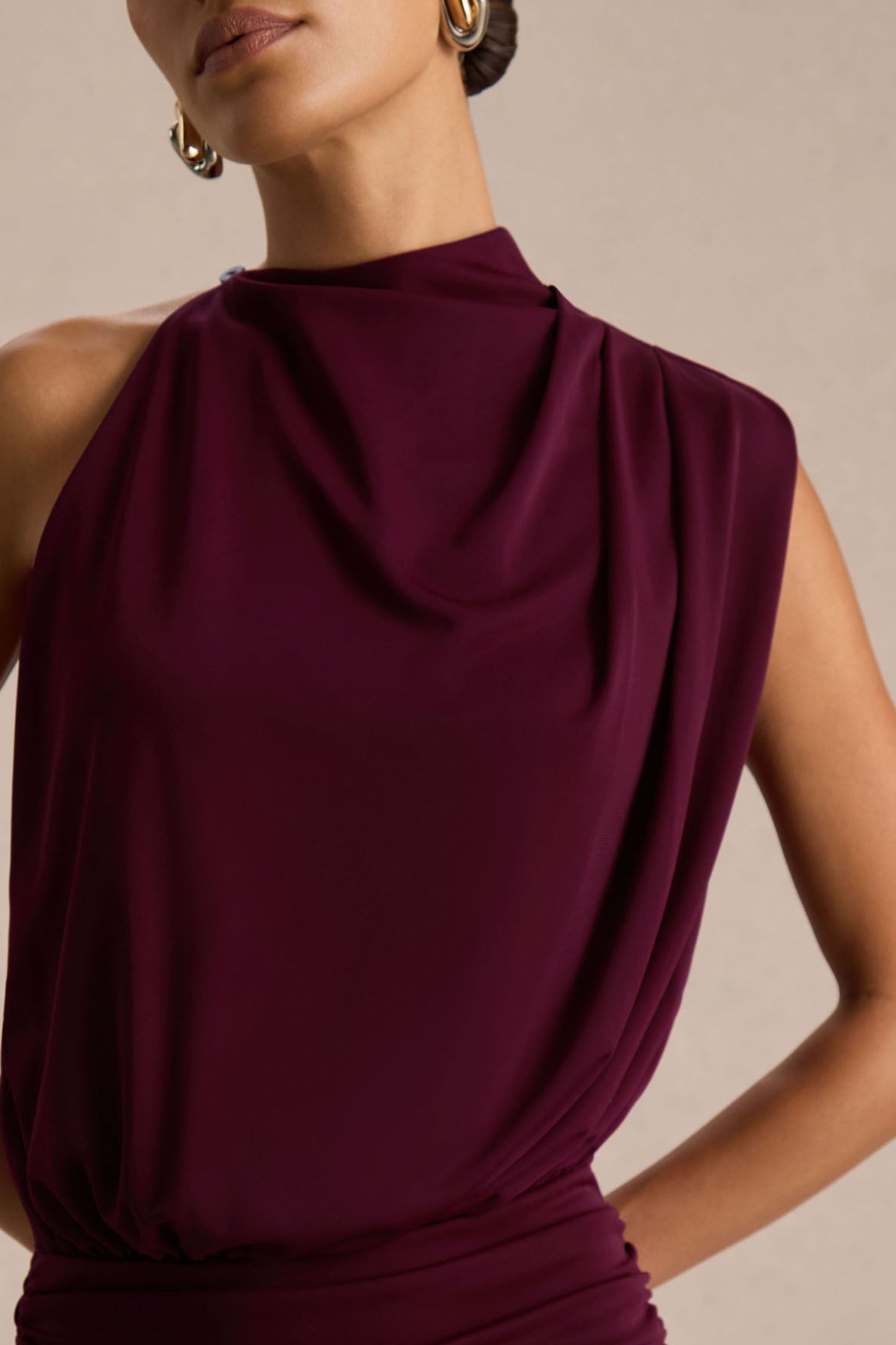 Umaira | Burgundy High-Neck Maxi