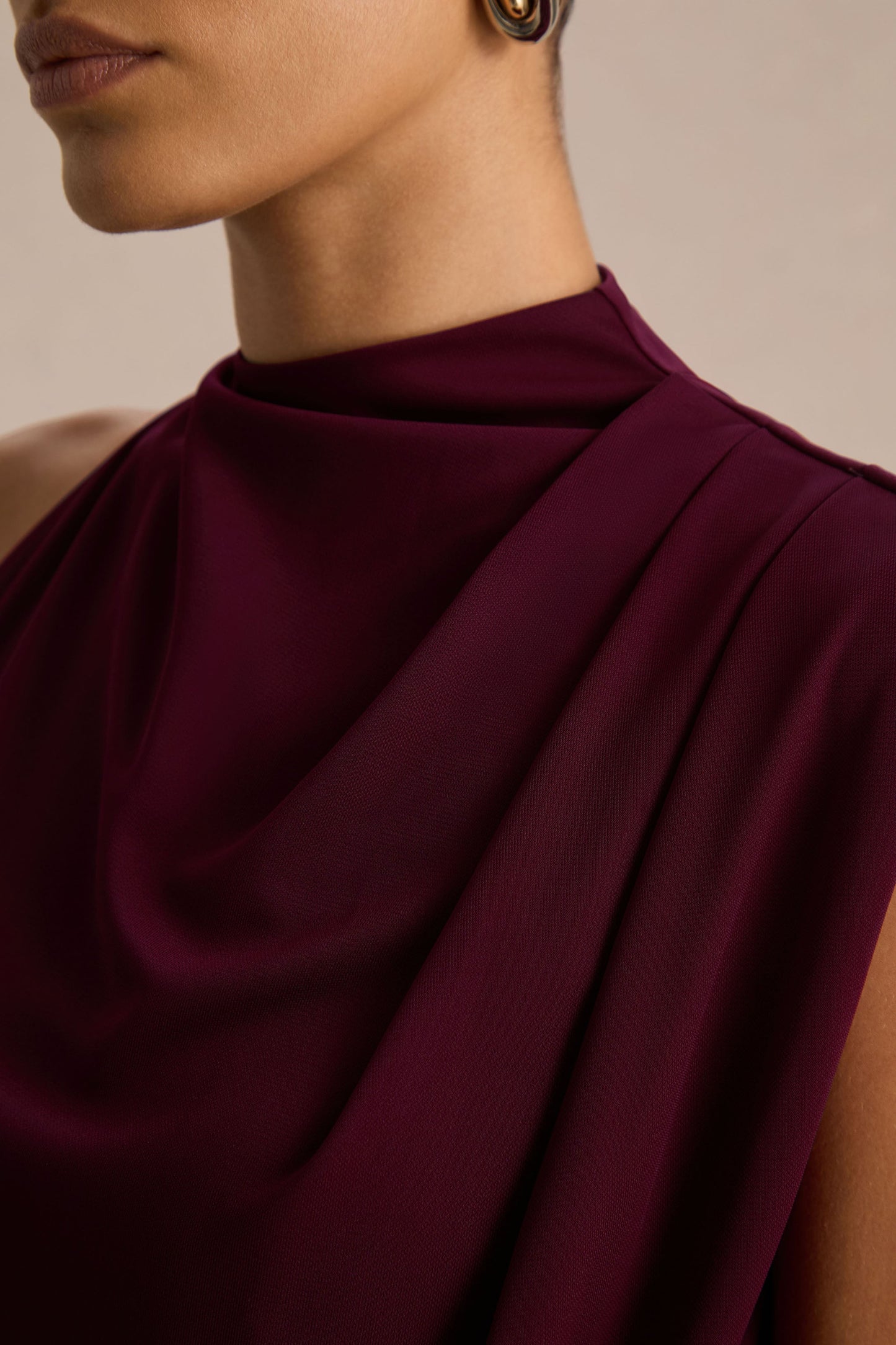 Umaira | Burgundy High-Neck Maxi