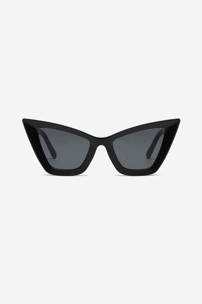 Angular Oversized Cat-Eye Sunglasses with Bold Frame Design – Black