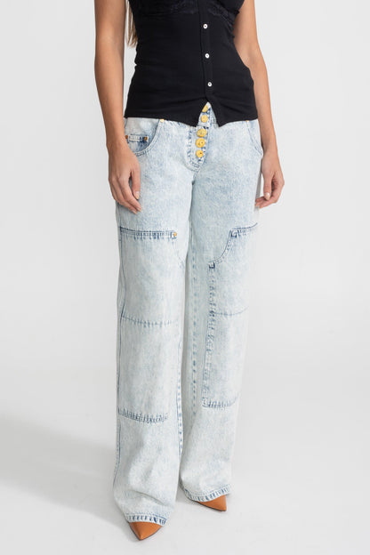 High-Waisted Wide-Leg Jeans with Gold Buttons - Light Blue